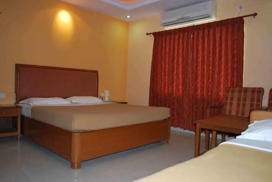 The Chakrie Residency Hotel Tirupati Exteriör bild