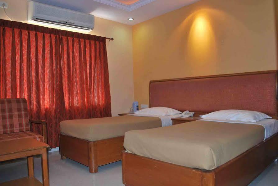 The Chakrie Residency Hotel Tirupati Exteriör bild