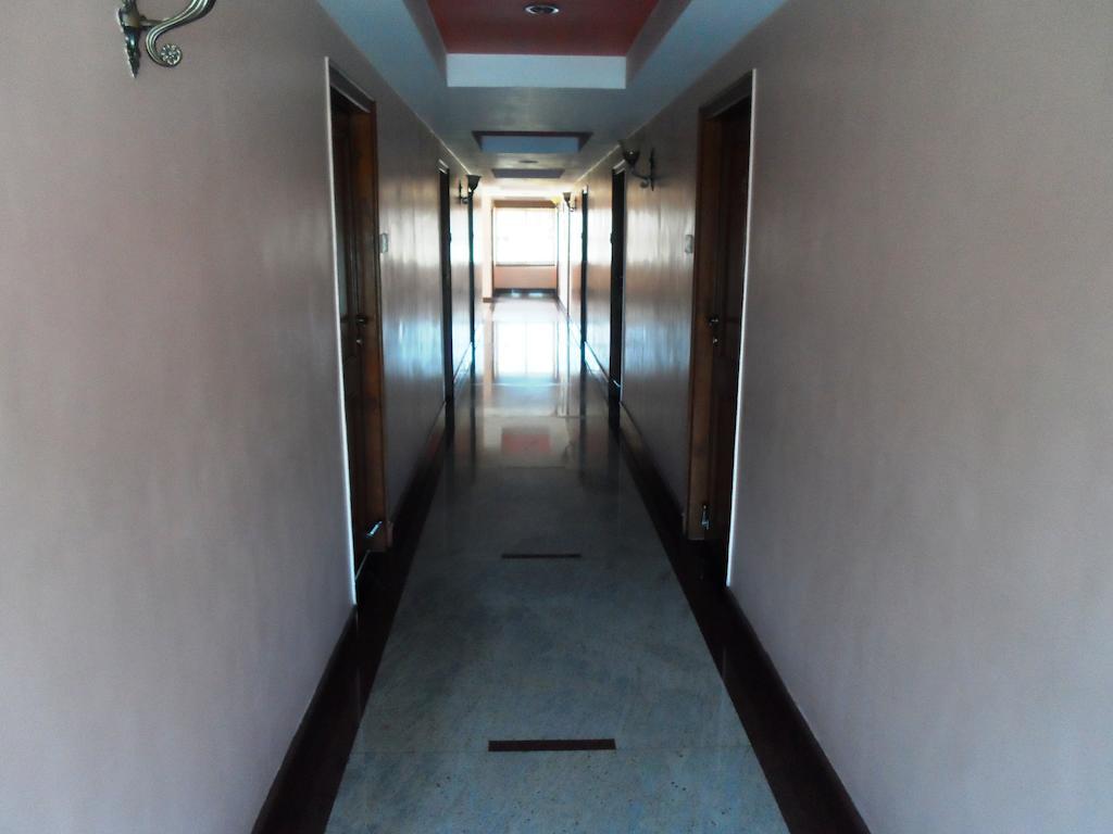 The Chakrie Residency Hotel Tirupati Exteriör bild