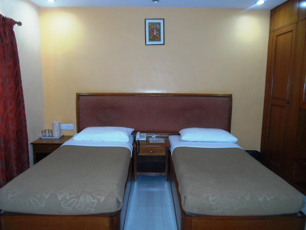 The Chakrie Residency Hotel Tirupati Exteriör bild