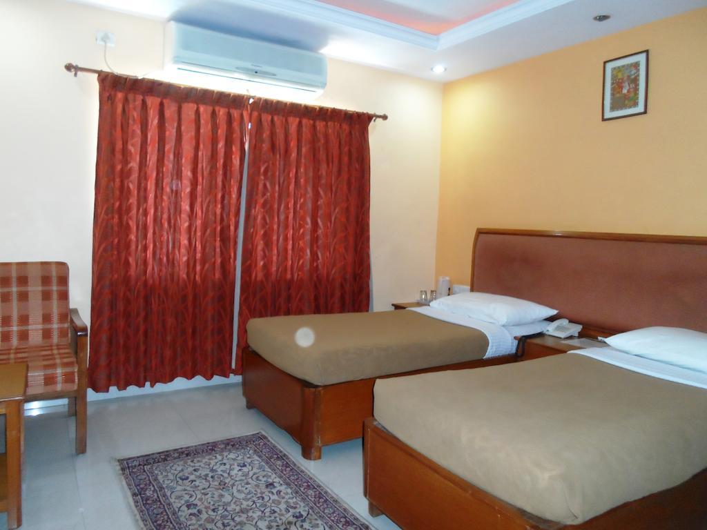 The Chakrie Residency Hotel Tirupati Exteriör bild