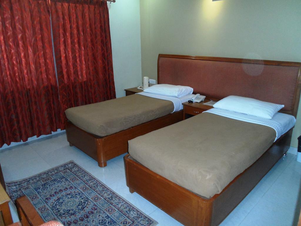 The Chakrie Residency Hotel Tirupati Exteriör bild