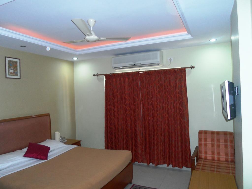 The Chakrie Residency Hotel Tirupati Exteriör bild