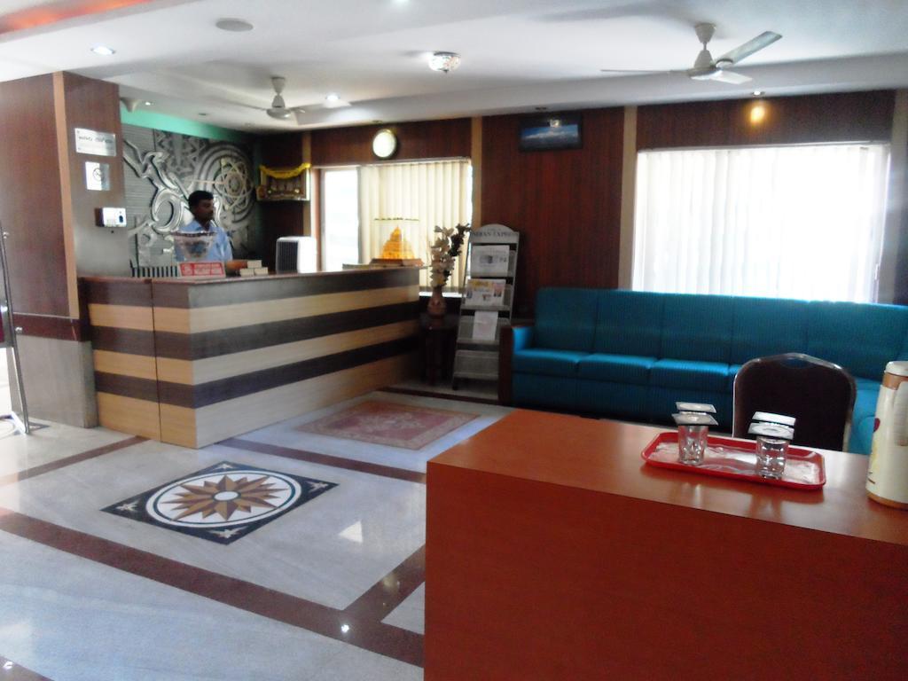 The Chakrie Residency Hotel Tirupati Exteriör bild