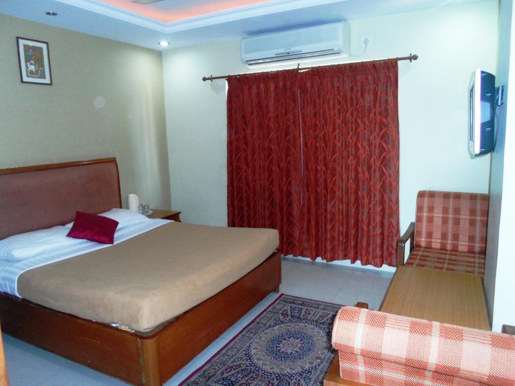 The Chakrie Residency Hotel Tirupati Exteriör bild